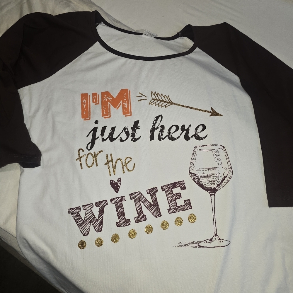 Raglan T-Shirt "Im Just Here For The Wine"